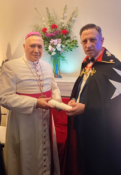 Bishop Guedes receiving the apostolic mandate