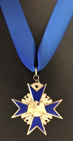 Neck cross of a Commander